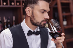 Formazione ed esperienza cambiano il cervello dei sommelier durante la degustazione di vino