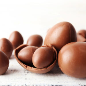 Pasqua in tavola: due tonnellate di uova di cioccolato e colombe sequestrate dai Nas