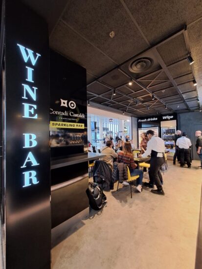 Lo sparkling bar Contadi Castaldi e Chef Express a Bergamo