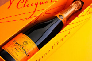 Lidl vince contro Lvmh sul marchio orange dello champagne Veuve Clicquot