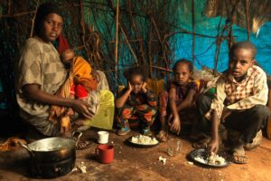 L&rsquo;insicurezza alimentare colpisce 280 milioni di persone in 59 Paesi: bambine e donne in primis