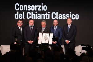 Premi a Chianti Classico, Argiolas, Bruce Sanderson (Wine Spectator) e Sabellico (Gambero Rosso)