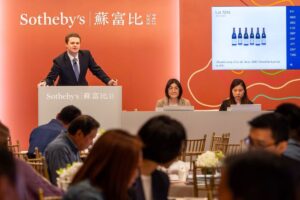 Aste del vino, mercato 2023 in leggerissima crescita sul 2022. Romanée-Conti dominatore