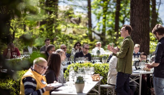 Il vino naturale sposa la cucina &ldquo;sostenibile&rdquo;, abbraccia il wellness e si racconta ai wine lovers