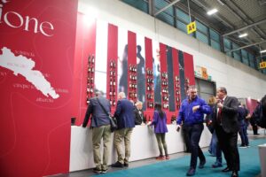 Se si deve scegliere tra Vinitaly, Salone del Mobile e Biennale di Venezia 