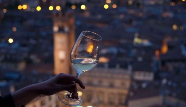 Il vino tra arte, musica, letteratura, cibo e bellezza, &ldquo;invade&rdquo; Verona, con &ldquo;Vinitaly and the city&rdquo;