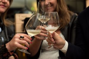 Export e Gdo (in valore) sorridono al 2024 del vino, ma nel fuori casa reggono solo le bollicine