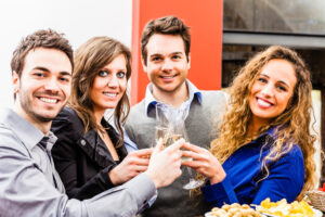 Per gli italiani il “fuori casa” è qualcosa di essenziale, ma l’inflazione frena la voglia di uscire