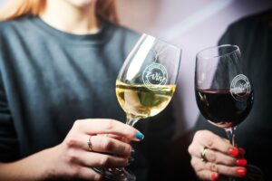 “International Wine Challenge” 2024, 337 medaglie per l’Italia del vino, dal Piemonte alla Campania