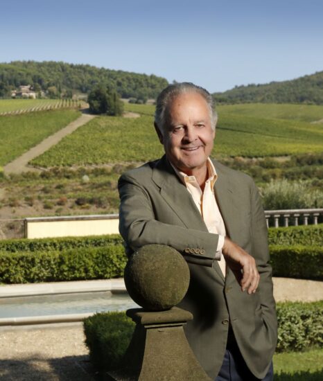 Il Marchese Piero Antinori e la collina del Tignanello (credit: Bruno Bruchi)