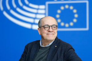 La Pac, la transizione ecologica e non solo: il futuro dell’agricoltura Ue, letto da Paolo De Castro