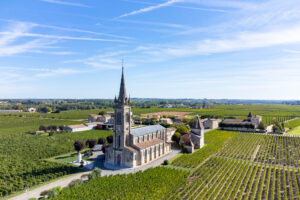 Meno transazioni tra i vigneti di Francia nel 2023, ma aumentano i valori. Il report Safer