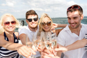 Toasting on yachts: wine and luxury linked to nautical tourism
