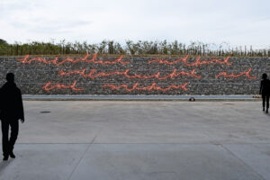 “Handandland” , by Irene Coppola, is the first artwork to win the “Ca’ del Bosco Sculpture Award”