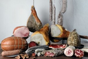 La peste suina &egrave; costata 500 milioni di euro in due anni ai salumi italiani. Che ora sono a rischio