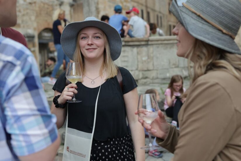 “Regina RibLa bellezza di San Gimignano e la sua Vernaccia, “Regina Ribelle”elle - Vernaccia di San Gimignano Wine Fest” nella “New York del Medioevo”