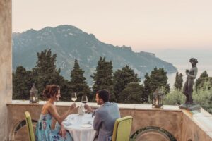 A tavola come Virginia Wolf, ammirando la Costiera Amalfitana dalla &ldquo;Terrazza dell&rsquo;Infinito&rdquo;