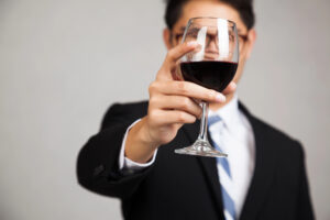 Nel 2023 il costo del denaro per le imprese vinicole è raddoppiato. Erodendo la marginalità