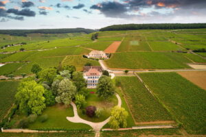 Maison Louis Latour dona 150.000 euro all’“Associations des Climats du Vignoble de Bourgogne”