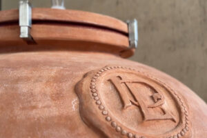 Vino in anfora: da nicchia a chiave narrativa, che aiuta a spingere il mercato del vino