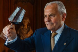 Lo stato dell’arte del vino per Bernard Magrez: “beviamo meno, ma meglio. Dobbiamo innovare”