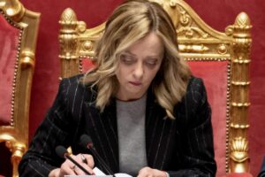“Decreto flussi” e migranti, l’accusa della Premier Giorgia Meloni: “c’è la criminalità organizzata”