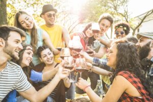 Vino nel Mediterraneo, birra nei Paesi Nordici e superalcolici nei Balcani: non solo stereotipi