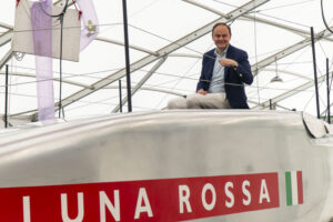 Le bollicine italiane brindano alla regata più antica: Ferrari con Luna Rossa in Coppa America