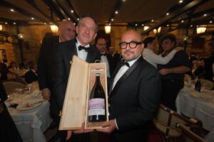 Una Jeroboam di Amarone come dono simbolico di lode alla cultura e al canto lirico