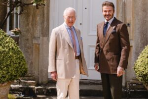 Da calciatore ad apicoltore: e ora David Beckham diventa ambasciatore di Re Carlo