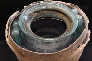 In Spagna è stato scoperto il vino più antico della storia, utilizzato per un rito funebre