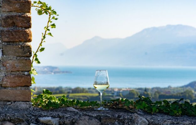 CONSORZIO LUGANA, LAGO DI GARDA, LUGANA, TERRITORI, TURISMO, VINI BIANCHI, WINE ENTHUSIAST, Italia