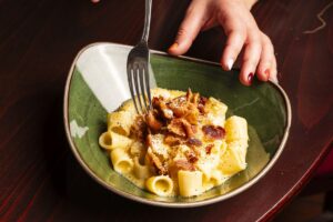 Carbonara, lasagne e al pomodoro: la Top 10 dei piatti di pasta preferiti dai turisti stranieri