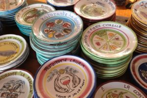 L’ultima tendenza a tavola? Collezionare i piatti dell’Unione Ristoranti del Buon Ricordo