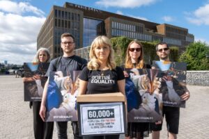 Foie gras alle Olimpiadi, prosegue la protesta degli animalisti: 60.000 firme per toglierlo dai menù