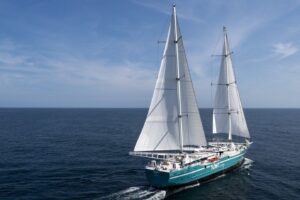 Pernod Ricard per la sostenibilità: Champagne e Cognac verso gli Usa in barca a vela