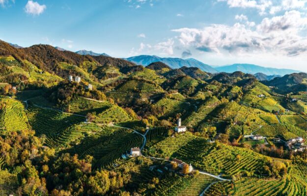 AIRBNB, LE COLLINE DEL PROSECCO DI CONEGLIANO E VALDOBBIADENE, PERNOTTAMENTI, REGIONE VENETO, TURISMO, TURISMO DEL VINO, VIGNETI, Italia