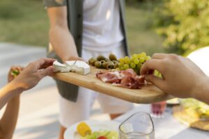 In vacanza in Italia domina il cibo: con 10 miliardi di euro è la prima voce della spesa turistica