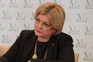 Assegno di inclusione e permesso di soggiorno allo studio per chi denuncia contro il caporalato