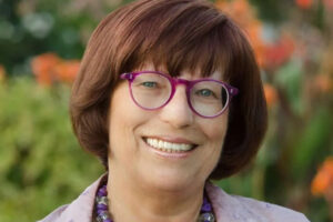 Marisa Fumagalli: “con leggerezza, metto alla berlina gli oggetti in tavola: belli ma impossibili”