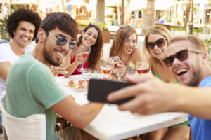 Cinque milioni di persone al ristorante a Ferragosto. Ma per il settore i redditi medi sono bassi