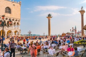 “Governare, e non combattere, il fenomeno dell’overtourism”: le proposte di Roberta Garibaldi