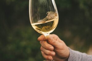 La produzione di vino mondiale “vale” il 113% dei consumi, in Italia il 204%