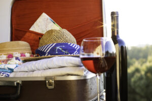 Enoturismo in Europa, ecco quanto vino si può portare in valigia e durante il viaggio