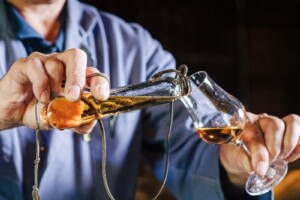 I viticoltori della Charente in strada con i trattori, contro i possibili dazi cinesi sul Cognac