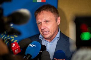 Il Ministro Lollobrigida apre alla produzione in Italia dei dealcolati: “ma non chiamiamoli vino”