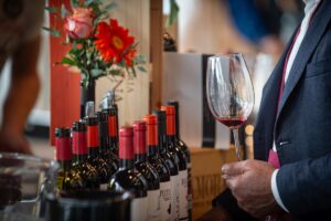 Dal fango al suolo produttivo, così il cibo e il vino aiutano l’Emilia-Romagna alluvionata