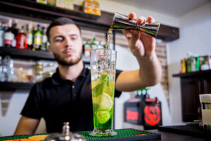 Stati Uniti, gli analcolici sono sempre più popolari: il trend è guidato dai Millennials