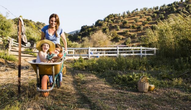 La vacanza in campagna motore del turismo: gli agriturismi puntano a 2 miliardi di euro di fatturato