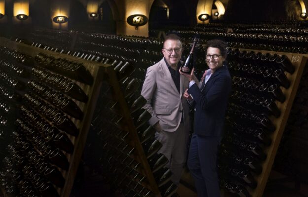 BELLAVISTA, BOLLICINE, Cinzia benzi, GRUPPO TERRA MORETTI, GUIDA ALLE BOLLICINE DEL MONDO, GUIDE, IDENTITA GOLOSE, PAOLO MARCHI, RICHARD GEOFFROY, SPUMANTI, Italia